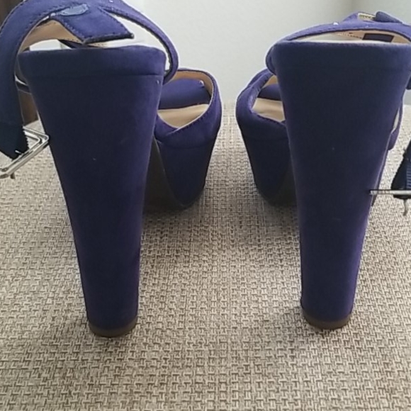 Heels - Picture 3 of 3